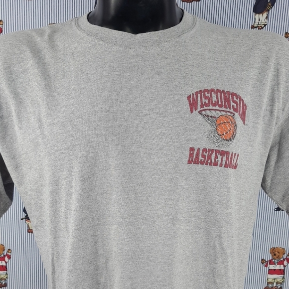 Wisconsin University Basketball back hoops spell out graphic grey red LG t-shirt - Picture 2 of 6